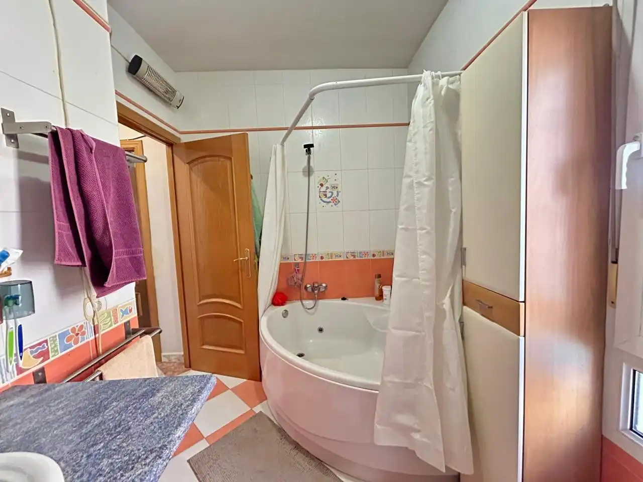 Badezimmer von Haus oder Chalet zum Verkauf in El Casar mit Heizung, Privatgarten und Terrasse