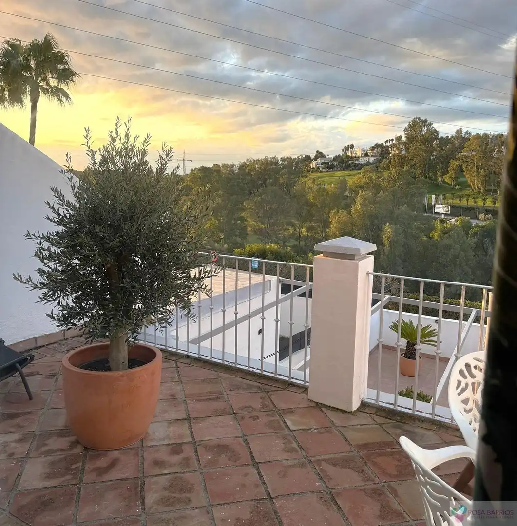Terrassa de Casa adosada en venda en Estepona amb Terrassa, Traster i Piscina comunitària