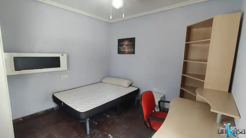 Dormitori de Pis en venda en Linares amb Aire condicionat, Moblat i Balcó