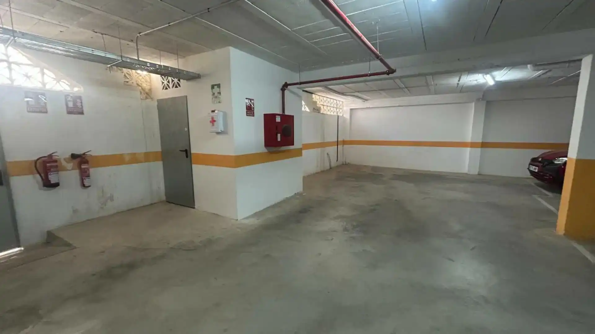 Aparcament de Casa adosada en venda en Fuente de Piedra amb Aire condicionat i Balcó