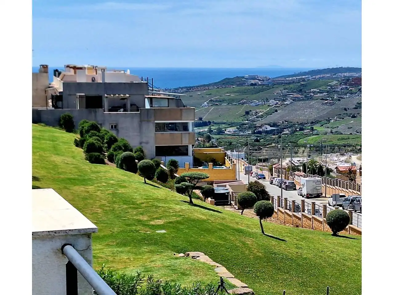 Vista exterior de Àtic en venda en Casares amb Aire condicionat, Terrassa i Moblat
