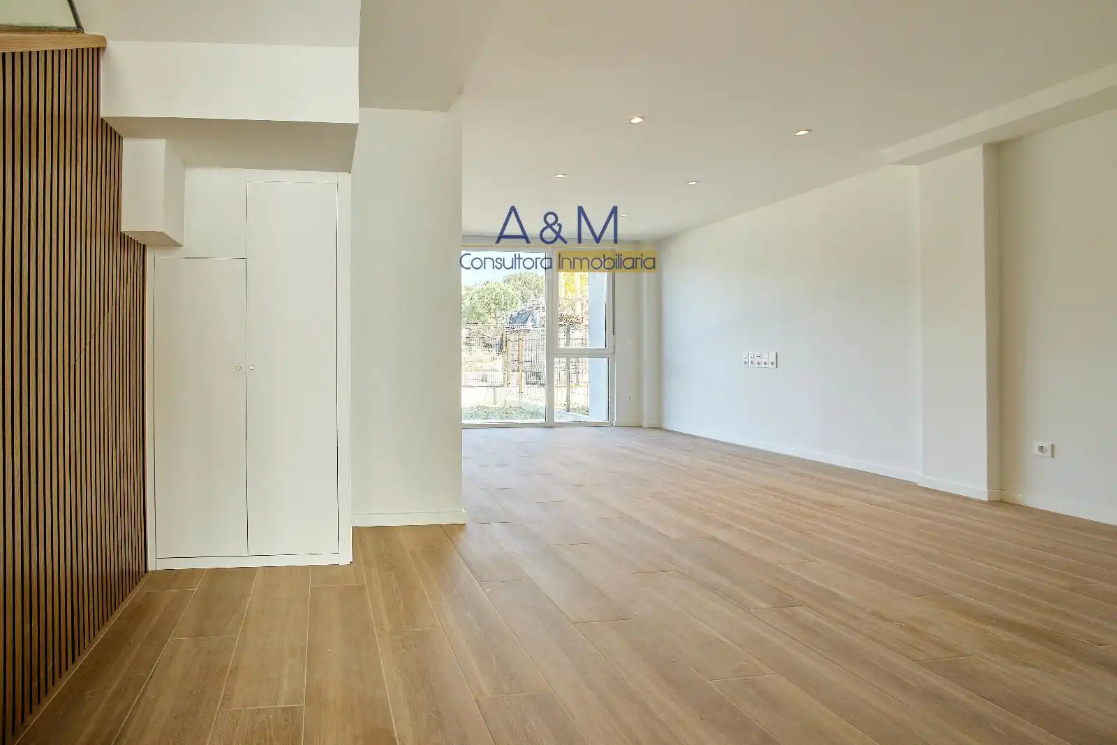 Sala de estar de Casa adosada en venta en Laguna de Duero con Calefacción, Jardín privado y Terraza
