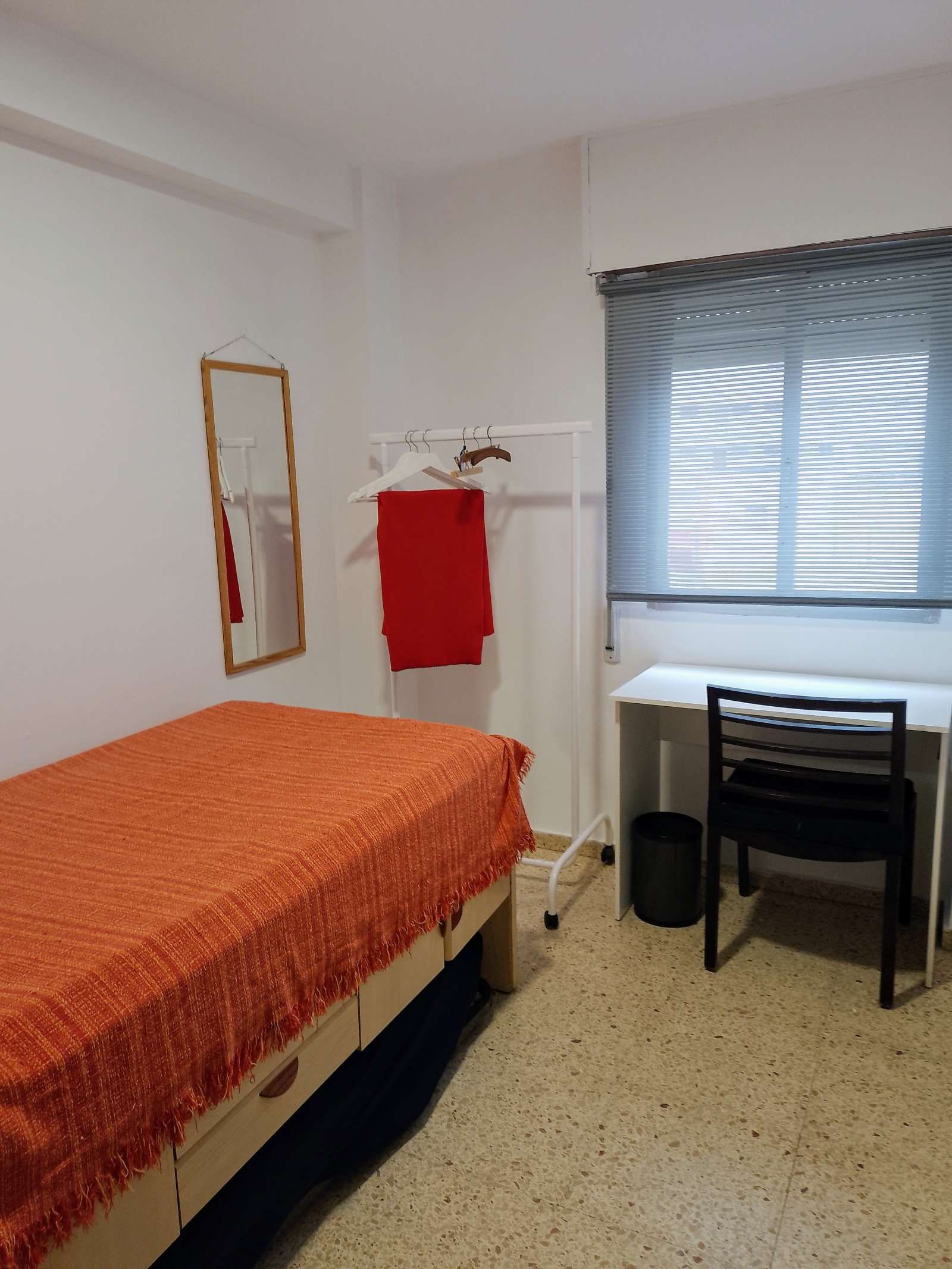 Bedroom of Flat to share in Cullera  with Air Conditioner and Terrace