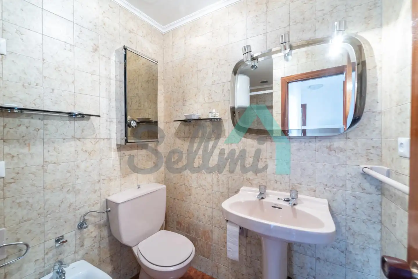 Badezimmer von Wohnung zur untervermieten in Oviedo  mit Heizung, Parkett und Möbliert