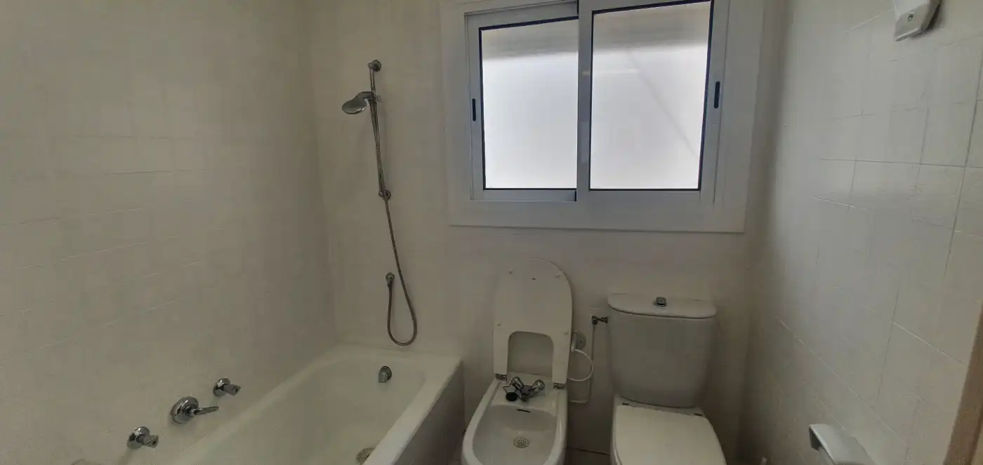 Badezimmer von Wohnung zur Miete in Mollerussa mit Klimaanlage, Terrasse und Möbliert