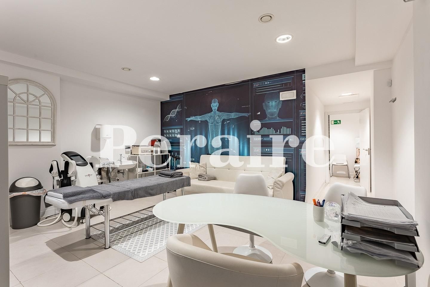 Premises for sale in  Barcelona Capital