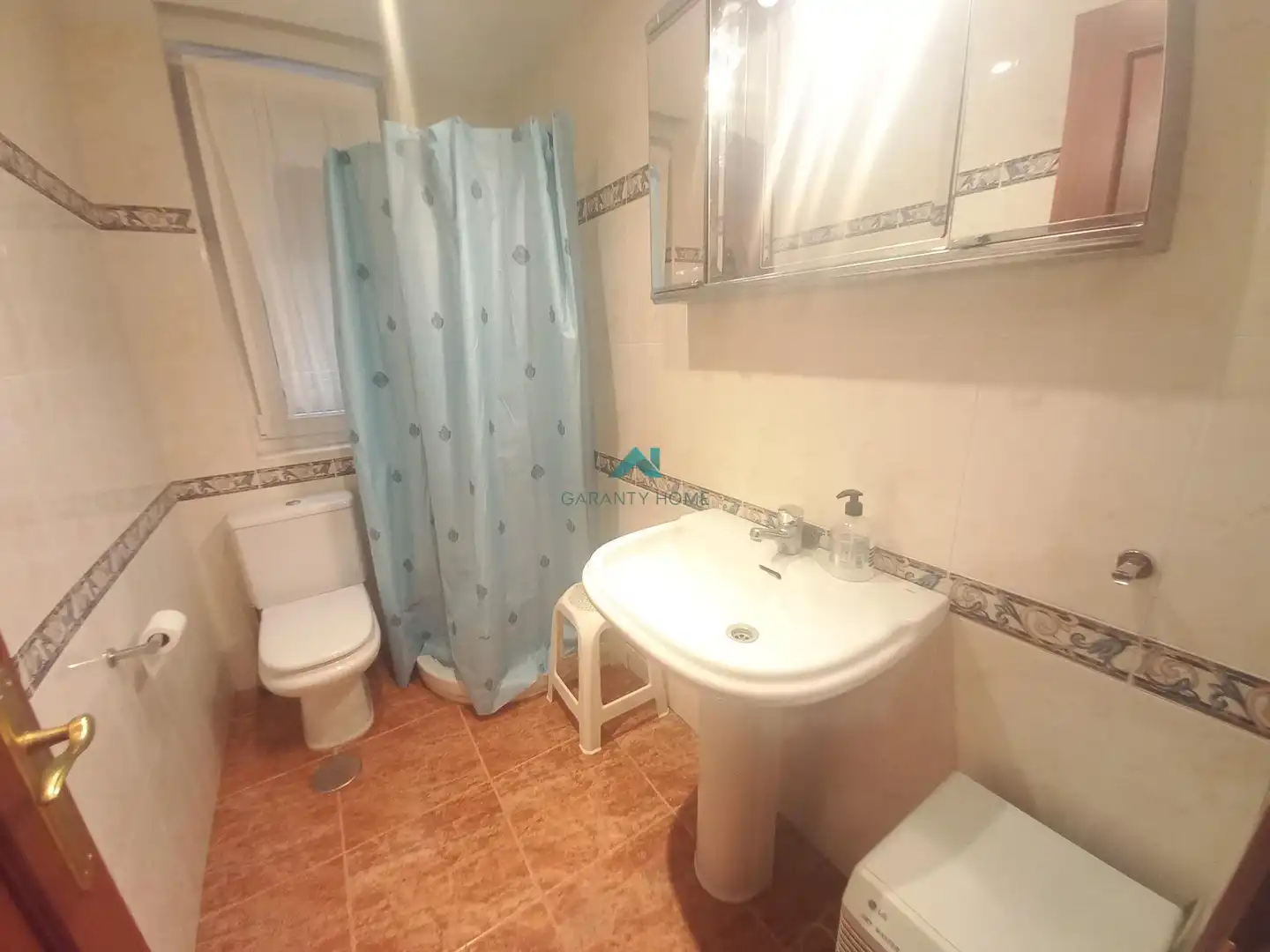 Badezimmer von Erdgeschoss zum Verkauf in Laredo mit Möbliert