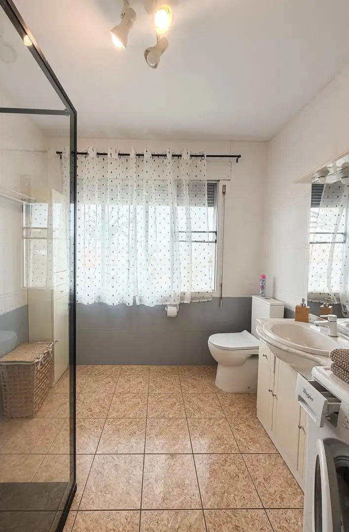 Baño de Ático de alquiler en San Bartolomé de Tirajana con Jardín privado, Terraza y Amueblado