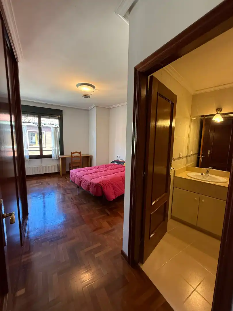 Schlafzimmer von Wohnung zum Verkauf in Oviedo  mit Heizung, Abstellraum und Möbliert