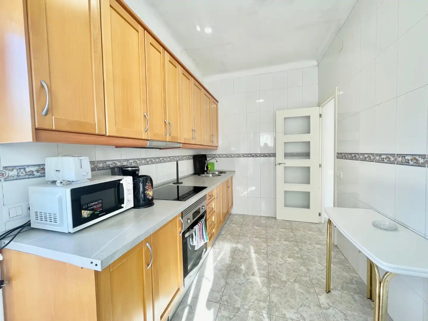 Cocina de Apartamento de alquiler en Torrevieja con Aire acondicionado, Calefacción y Terraza