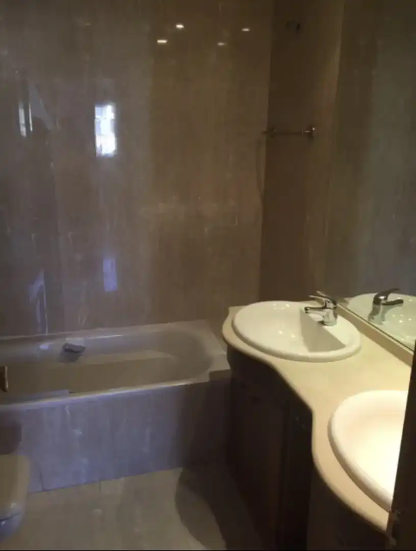 Badezimmer von Wohnung zur Miete in Las Rozas de Madrid mit Klimaanlage, Parkett und Abstellraum