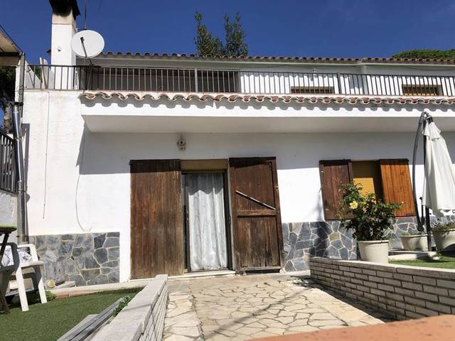 Casa-chalet en Venta en Carrer Montnegre en Can Massuet del Far