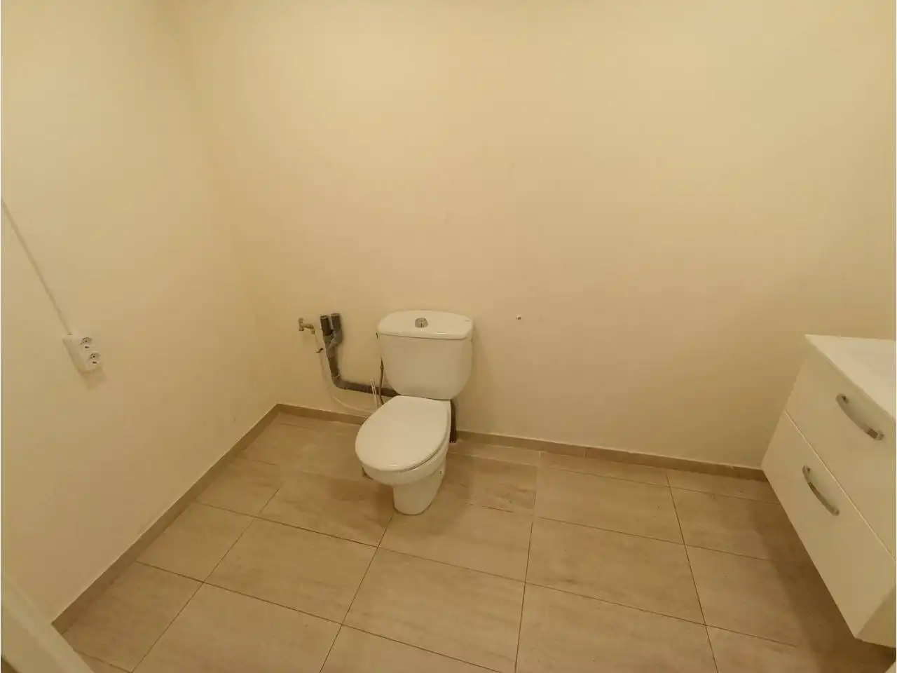 Baño de Nave industrial de alquiler en A Coruña Capital 