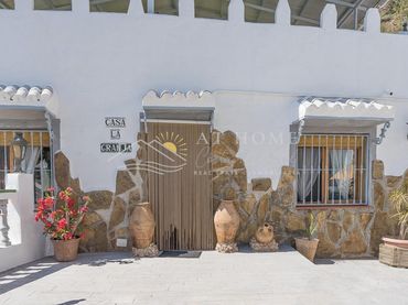 Casa rústica con piscina en alquiler en Frigiliana