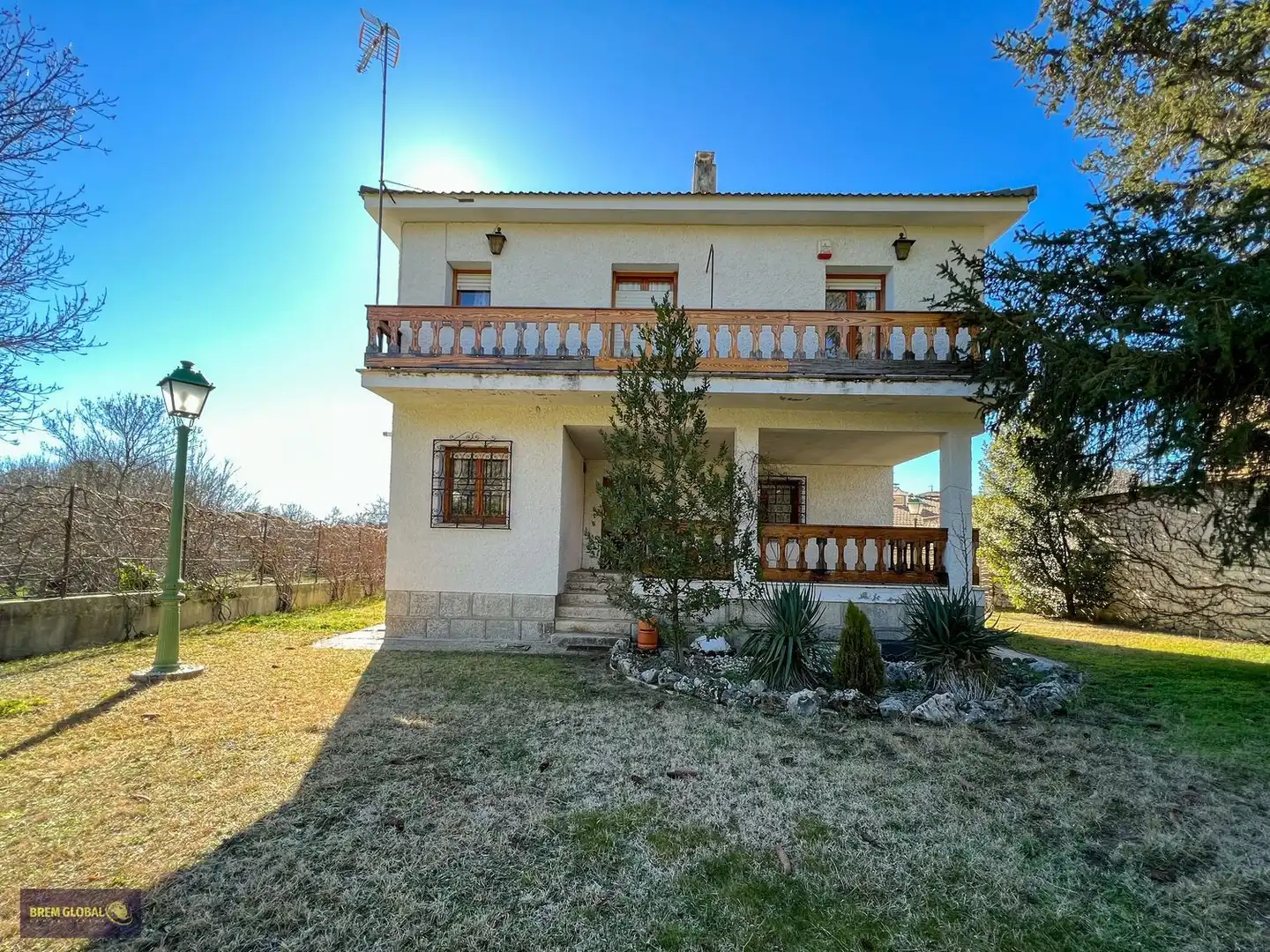 Vista exterior de Casa o xalet en venda en La Cabrera amb Jardí privat, Terrassa i Traster