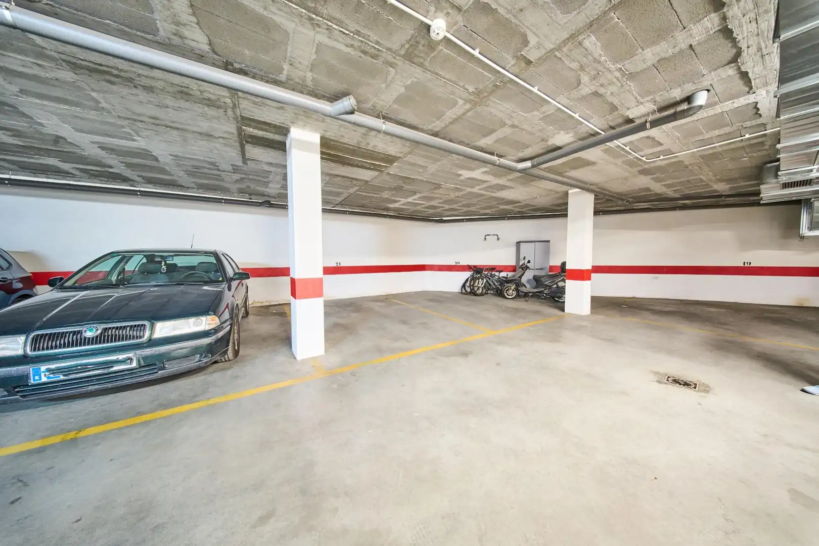 Parking of Flat for sale in Güéjar Sierra  with Air Conditioner and Community pool