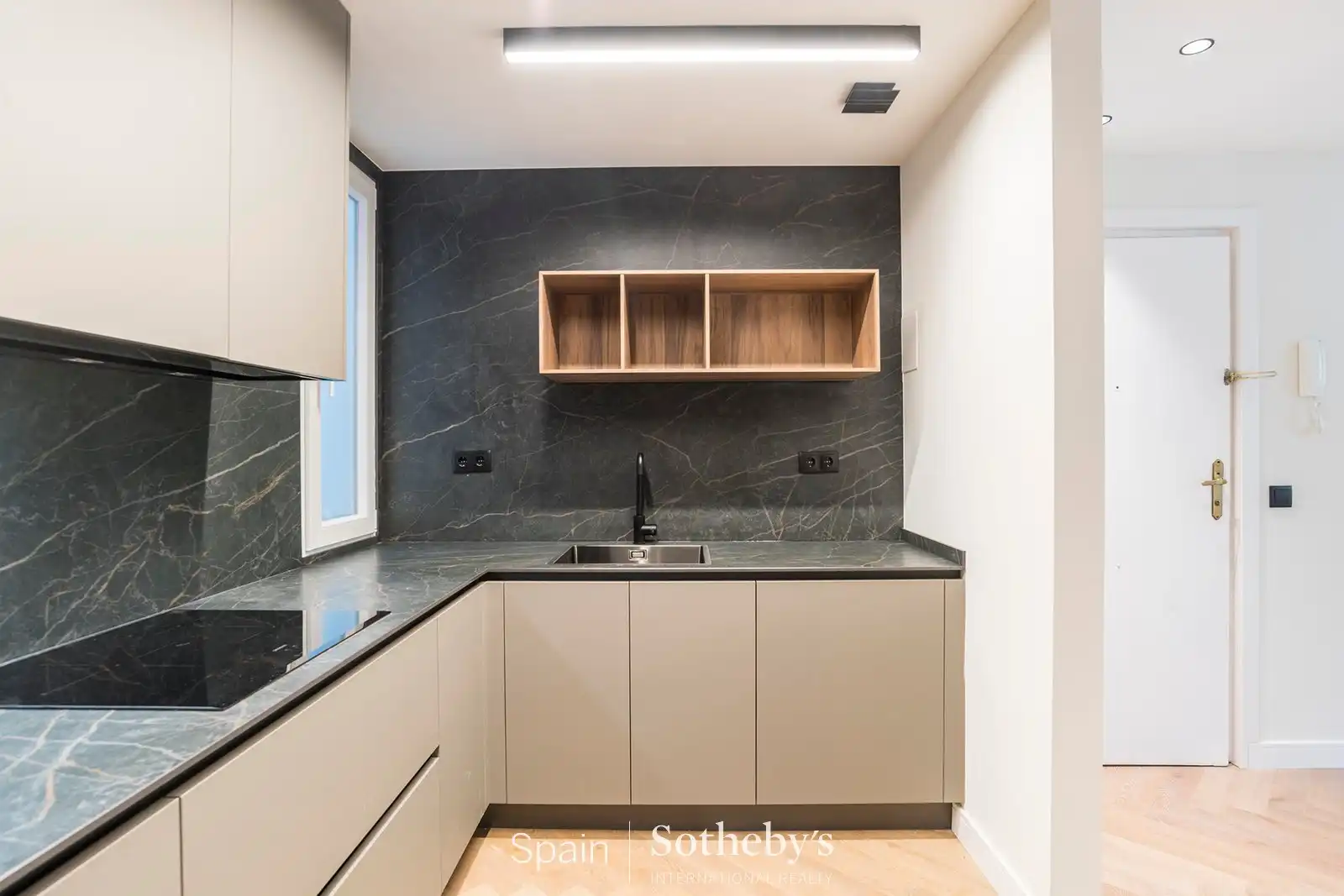 Cuina de Apartament en venda en Madrid amb Aire condicionat i Calefacció