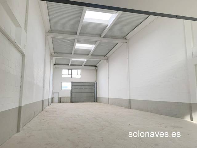 Nave industrial en Alquiler en Cartuja Baja