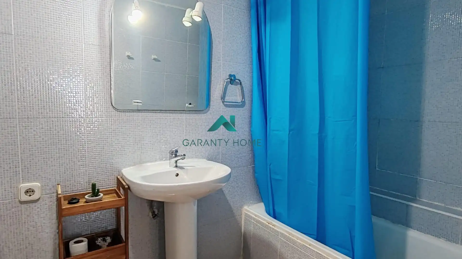 Baño de Apartamento en venta en La Manga del Mar Menor con Amueblado, Balcón y Piscina comunitaria