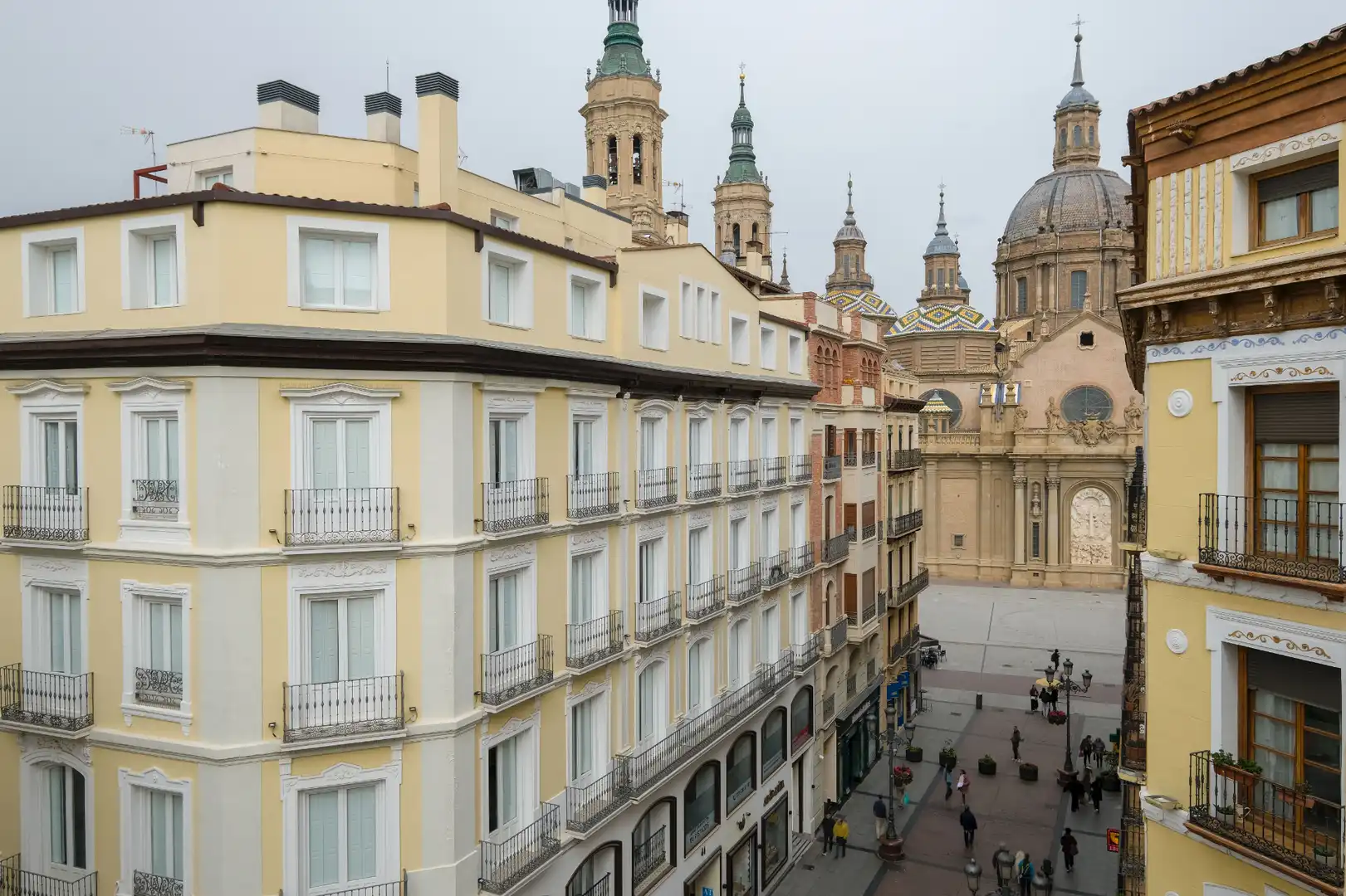 Vista exterior de Dúplex en venda en  Zaragoza Capital amb Moblat i Balcó