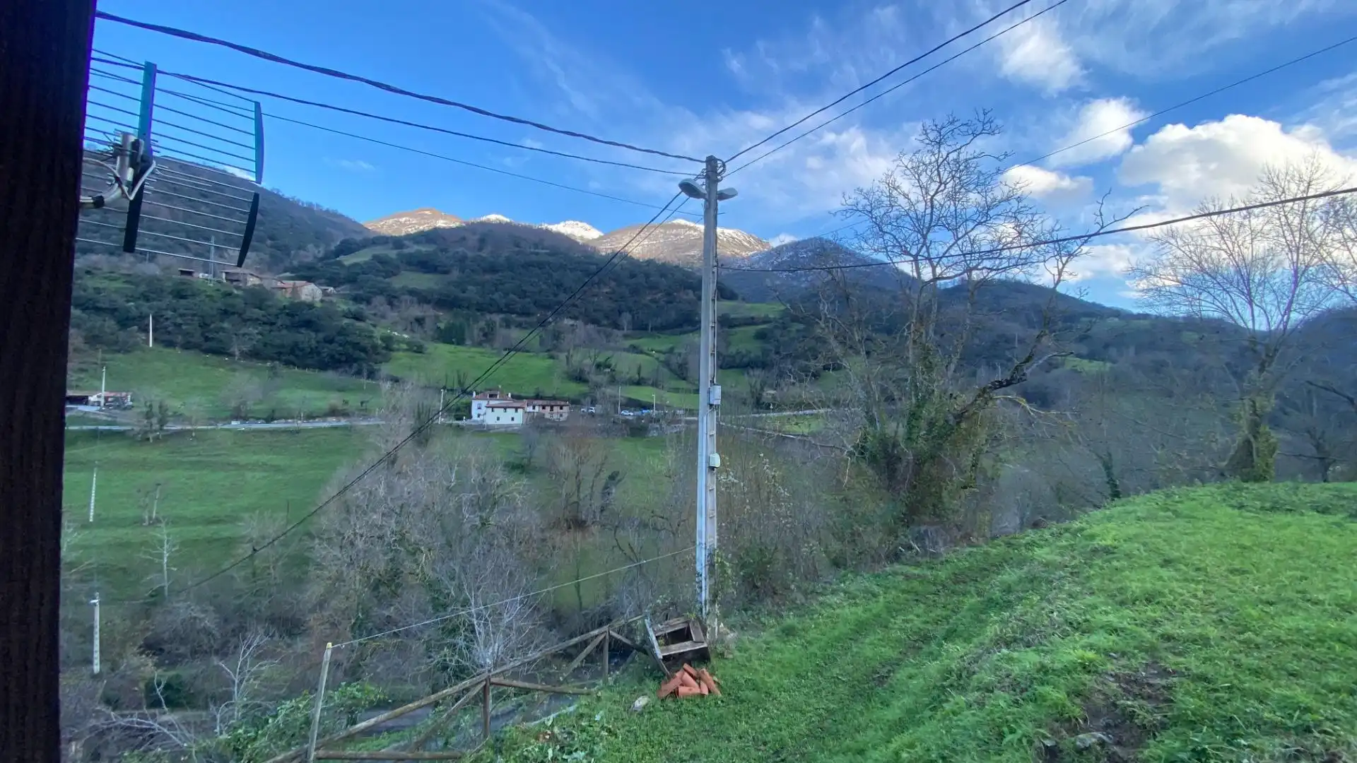 Vista exterior de Casa o xalet en venda en Pesaguero amb Jardí privat