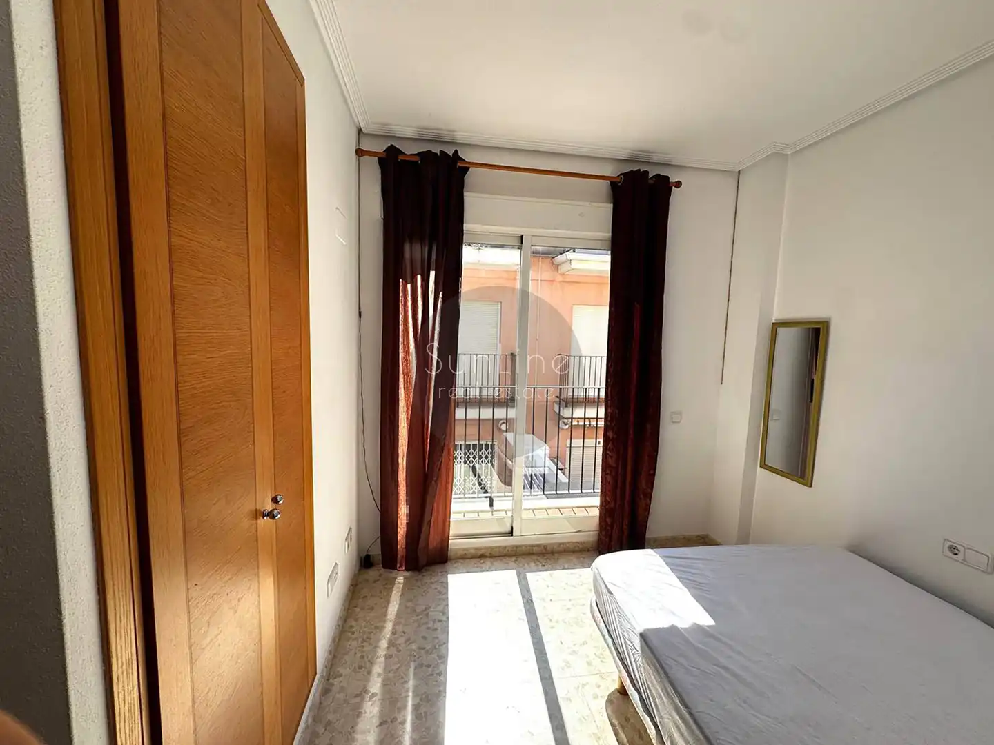 Schlafzimmer von Einfamilien-Reihenhaus zur Miete in Moncada mit Klimaanlage, Privatgarten und Terrasse