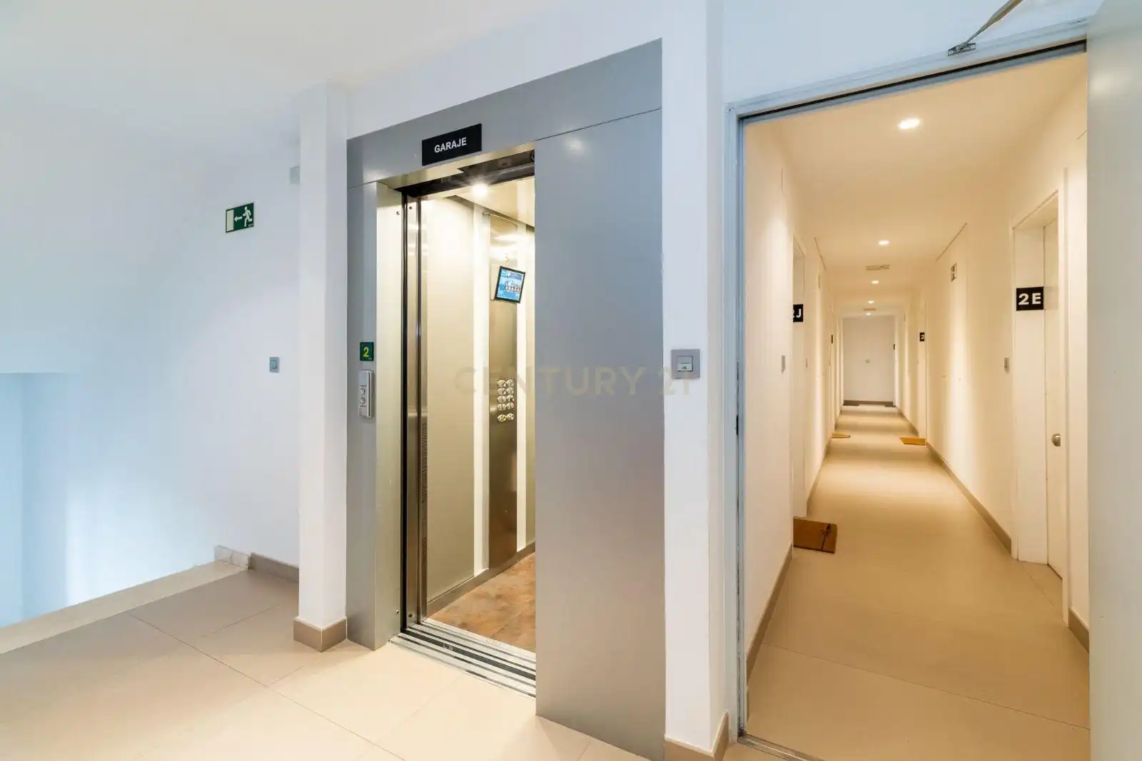 Flat for sale in Granada  with Air Conditioner, Private garden and Oven