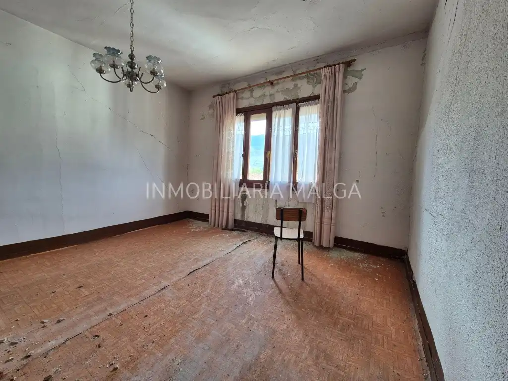 Sala d'estar de Casa o xalet en venda en Colunga amb Jardí privat