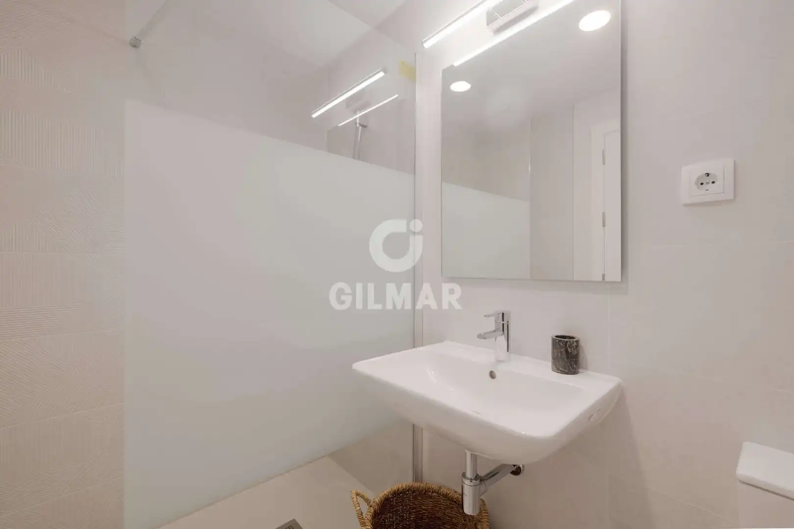 Baño de Ático en venta en Estepona con Calefacción, Trastero y Piscina