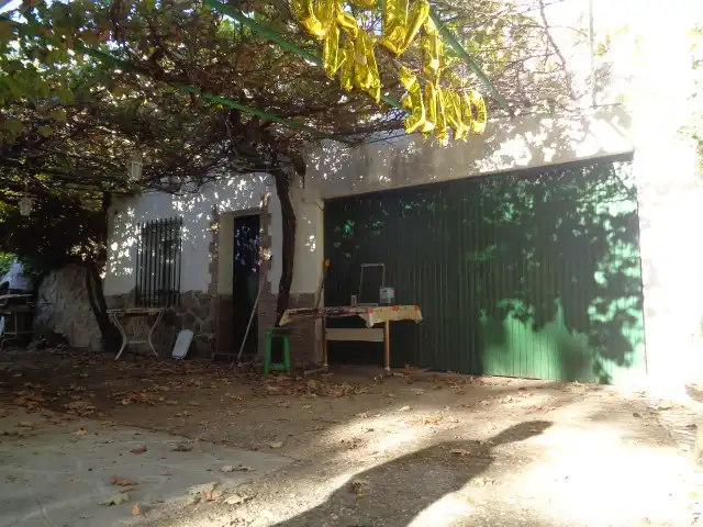 Vista exterior de Casa o chalet en venta en Navamorcuende con Aire acondicionado, Jardín privado y Trastero