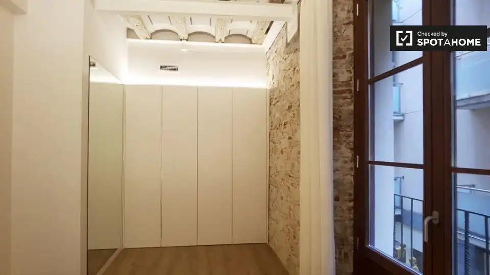 Appartamento con terrazza in affitto a Ciutat Vella, imagen 17