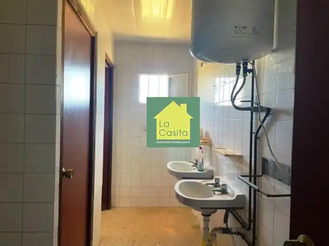 Baño de Nave industrial en venta en Madrigueras