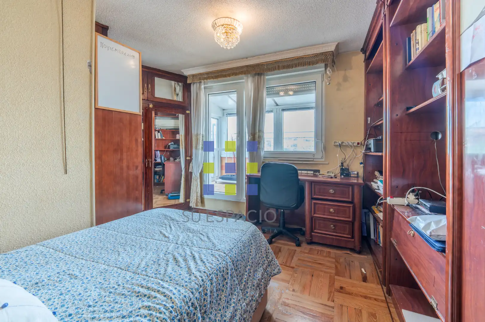 Schlafzimmer von Dachboden zum Verkauf in Madrid mit Klimaanlage, Heizung und Parkett