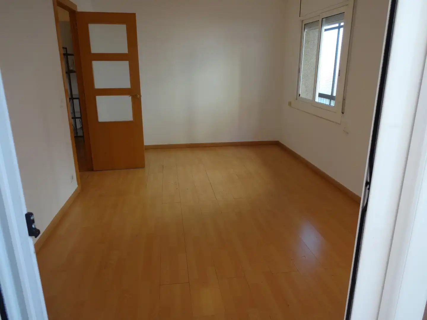 Schlafzimmer von Wohnung zum Verkauf in Barcelona mit Terrasse, Ofen und Mikrowelle