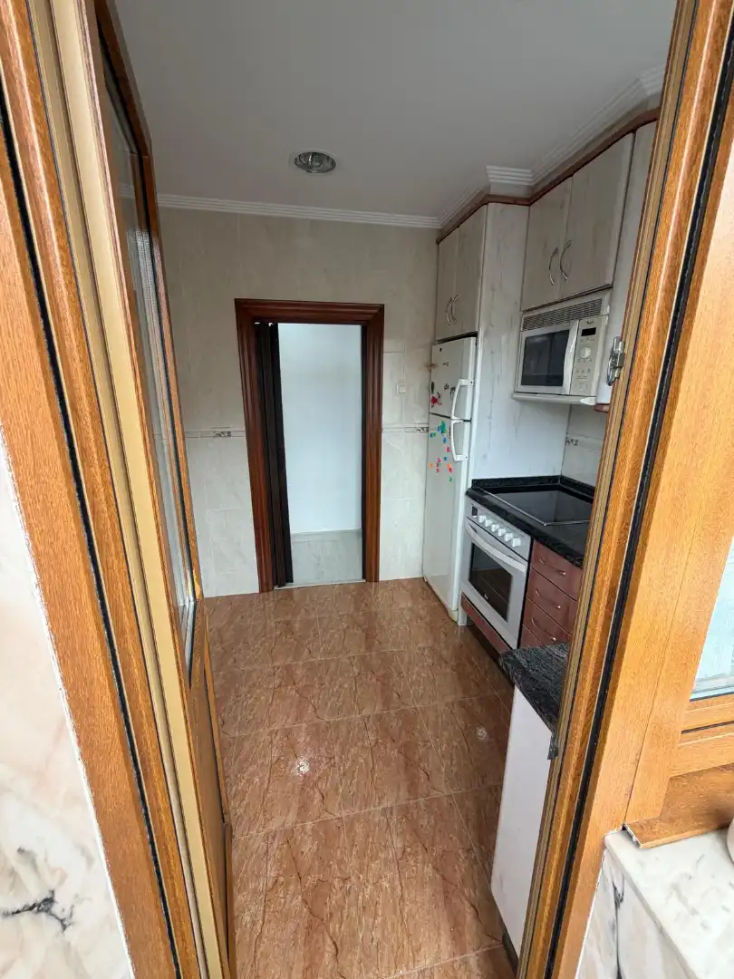 Cuina de Pis en venda en Gijón  amb Parquet, Terrassa i Moblat