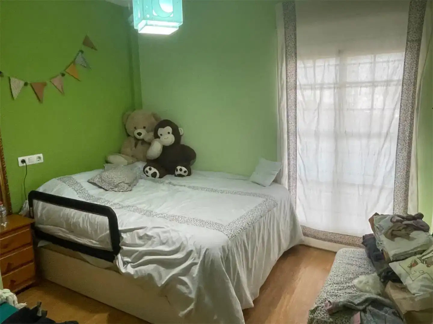 Dormitori de Casa adosada en venda en Navalmoral de la Mata amb Aire condicionat i Balcó