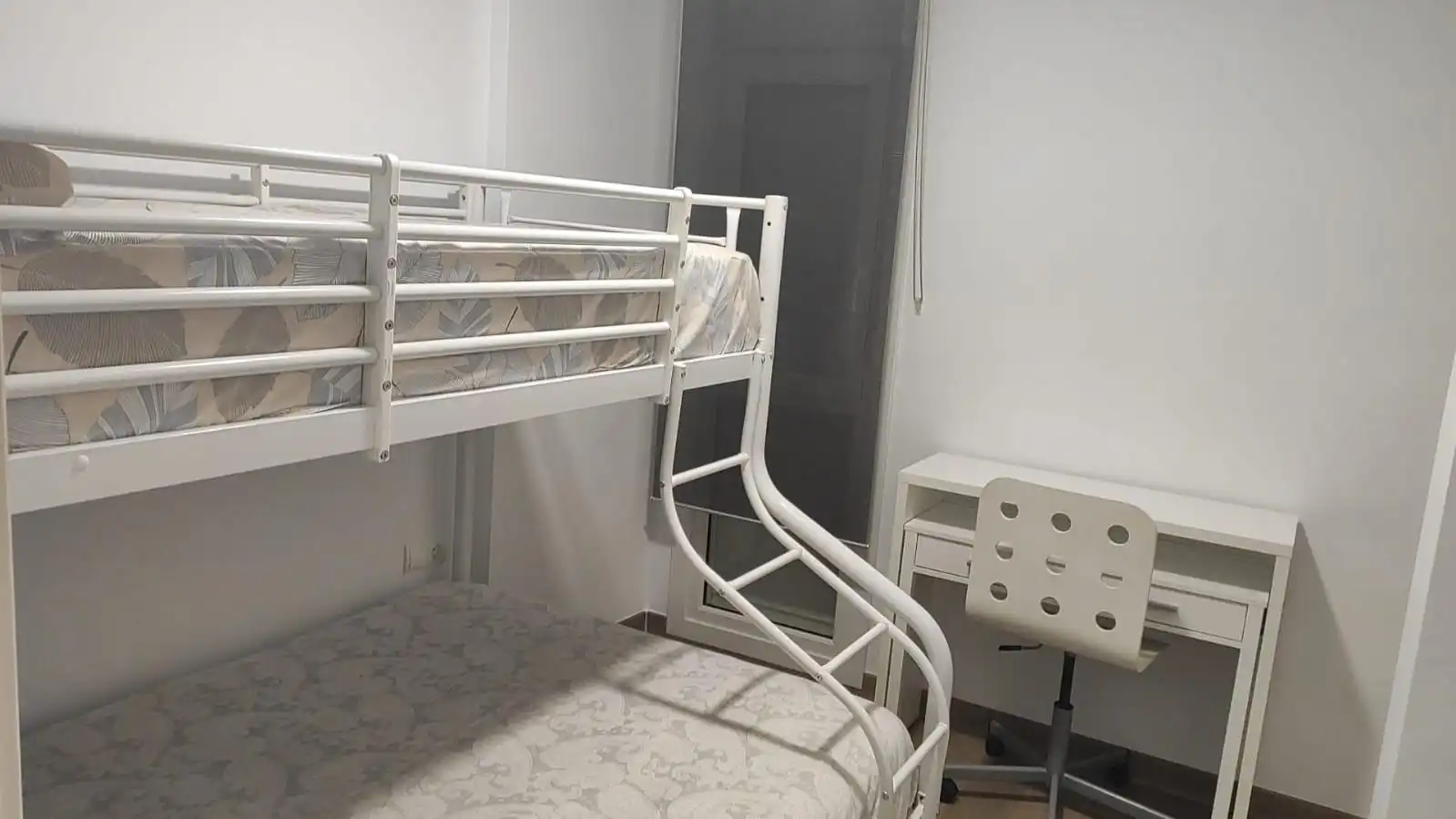 Schlafzimmer von Dachboden zur Miete in Almería mit Klimaanlage, Terrasse und Möbliert