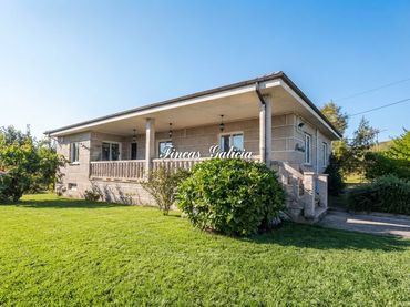 Villa zum Verkauf in Verín