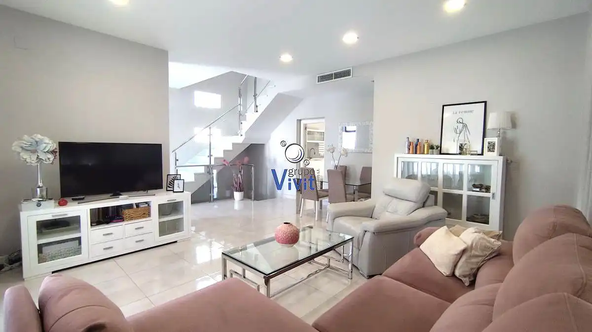 Wohnzimmer von Haus oder Chalet zum Verkauf in Alcalá de Guadaira mit Klimaanlage, Terrasse und Abstellraum