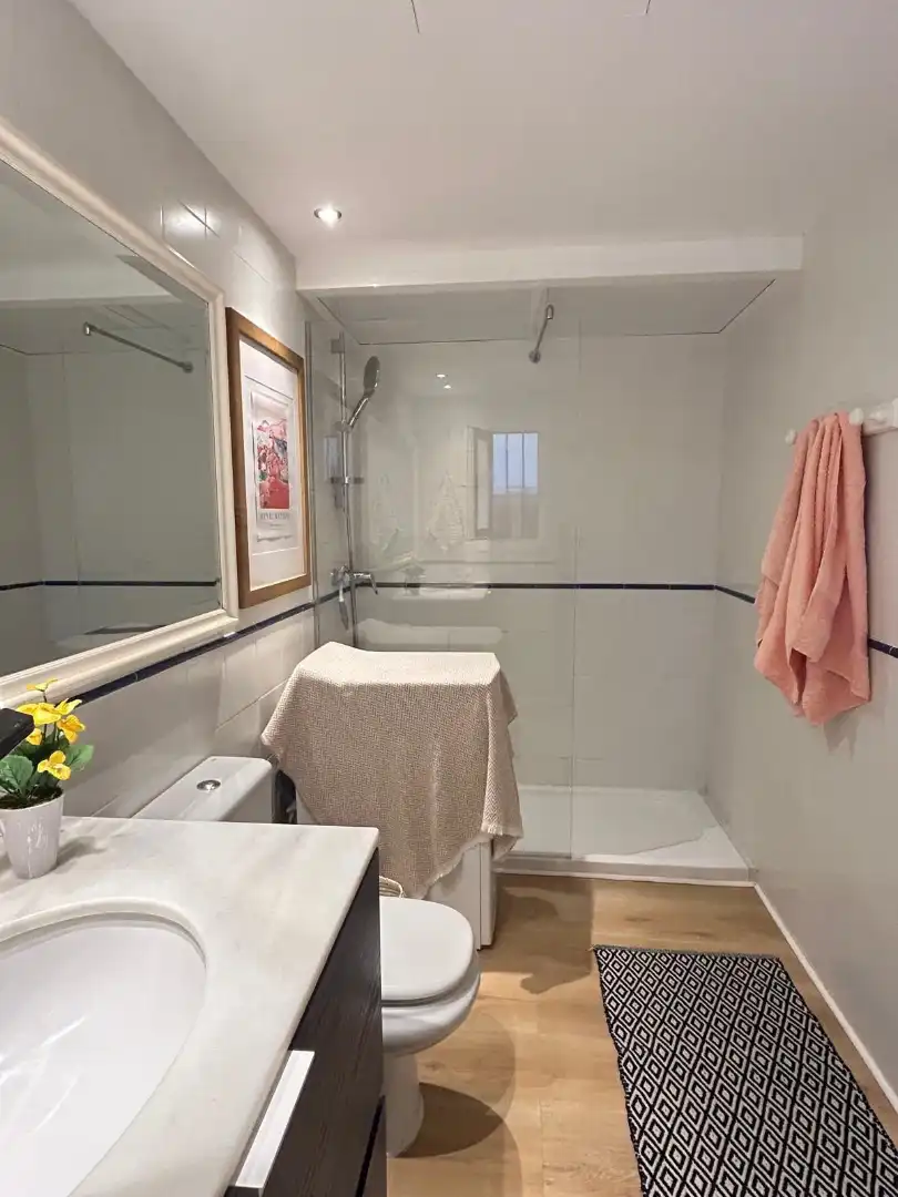 Badezimmer von Wohnung zum Verkauf in Marbella mit Klimaanlage, Terrasse und Möbliert