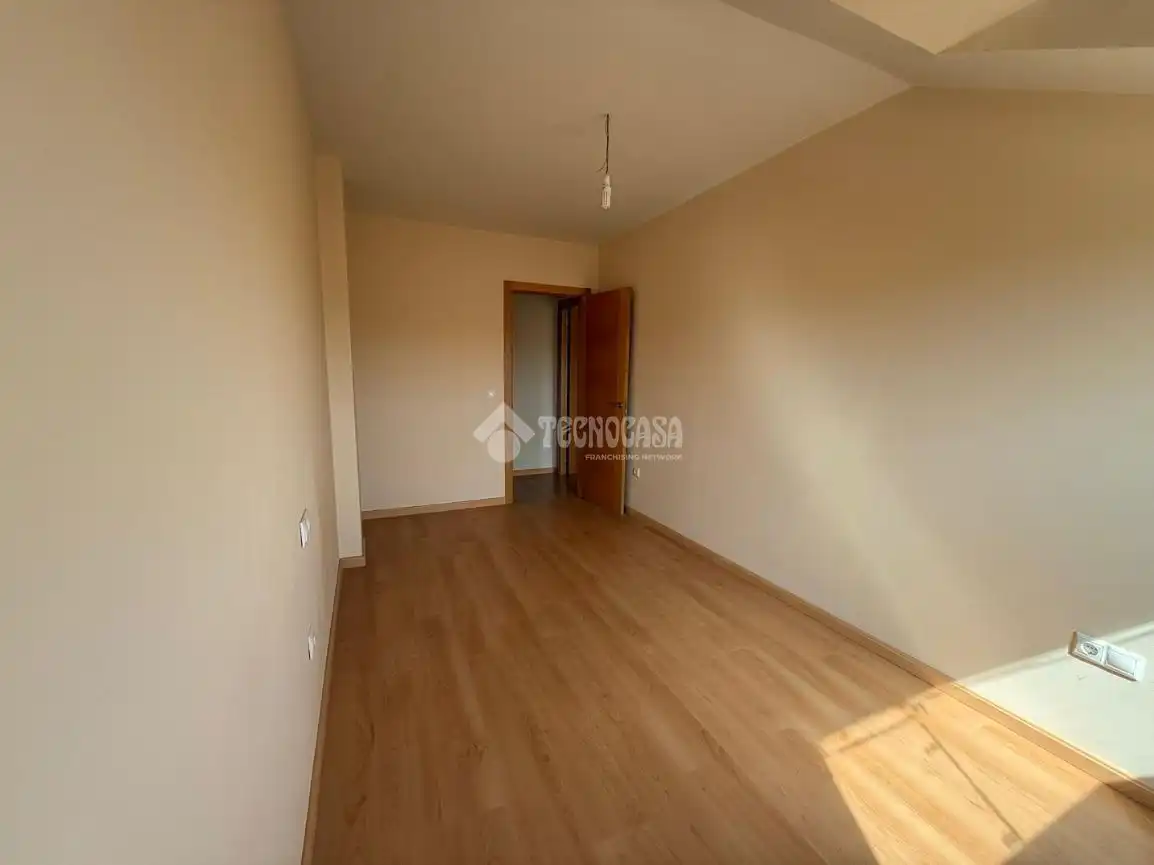 Habitación de Ático en venta en Villanubla con Calefacción, Parquet y Terraza