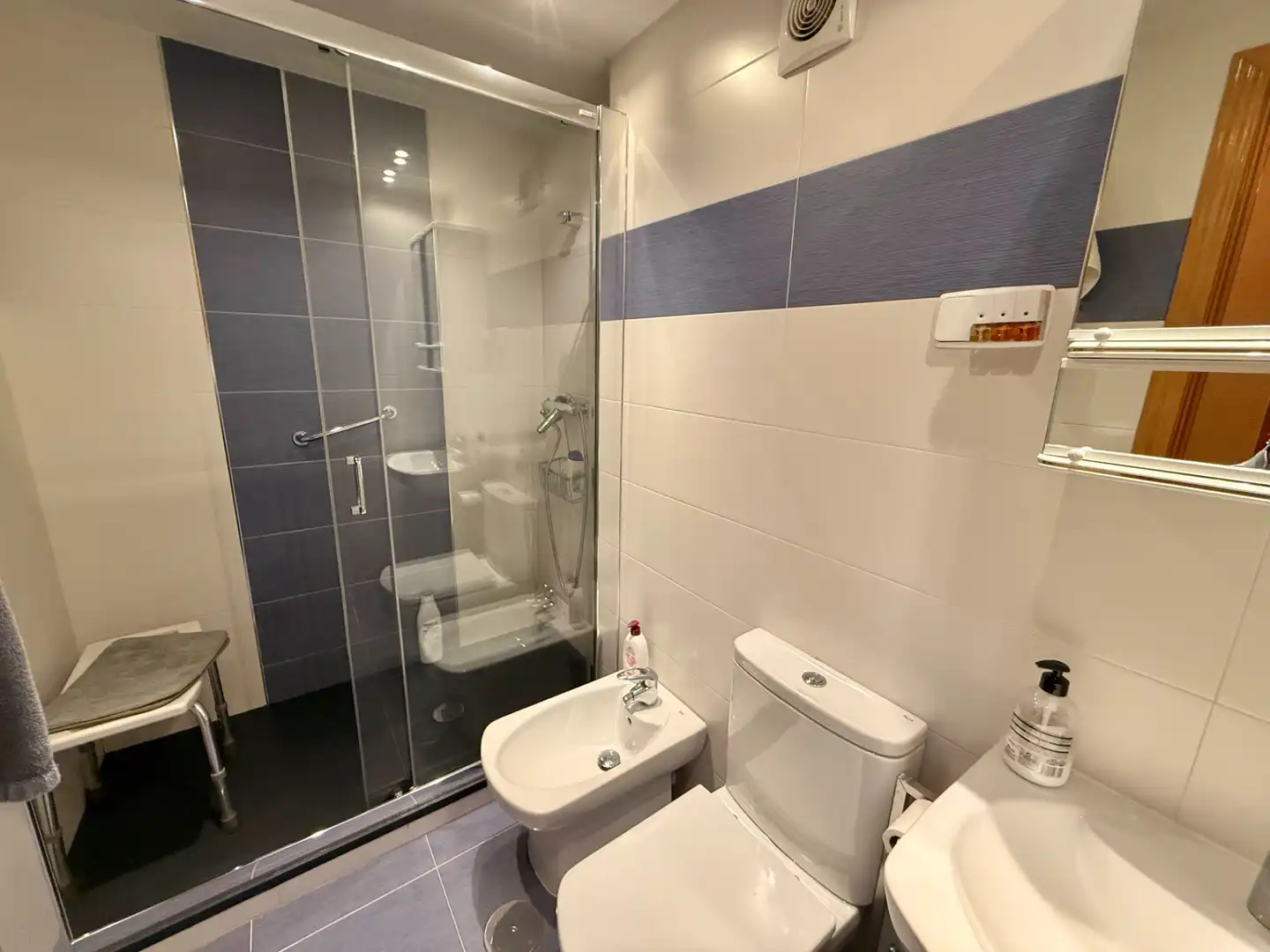 Bathroom of Flat for sale in Madrid  with Heating, Terrace and Storage room