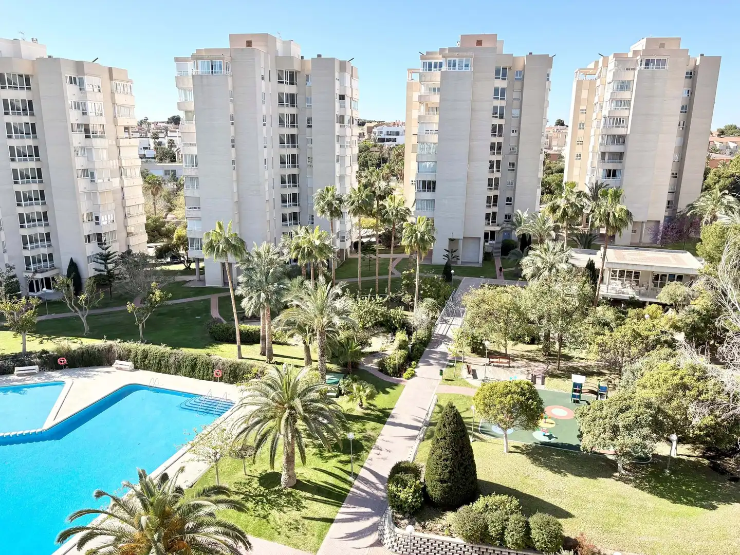 Vista exterior de Piso en venta en Alicante / Alacant con Aire acondicionado, Trastero y Piscina
