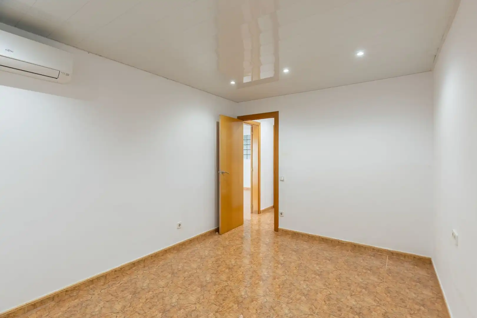 Flat for sale in Badalona  with Air Conditioner