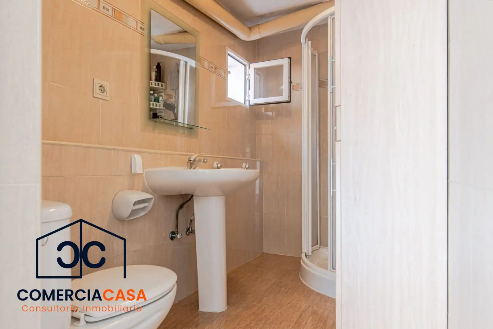 Baño de Casa adosada en venta en Las Gabias con Aire acondicionado, Calefacción y Terraza