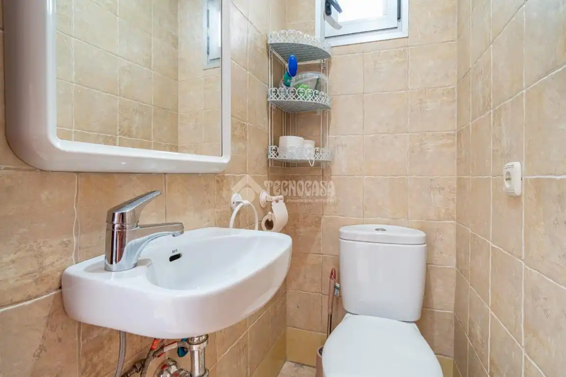 Badezimmer von Einfamilien-Reihenhaus zum Verkauf in Lanjarón mit Klimaanlage, Heizung und Terrasse