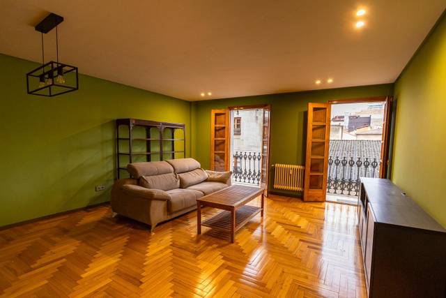 Piso en Venta en Casco Viejo