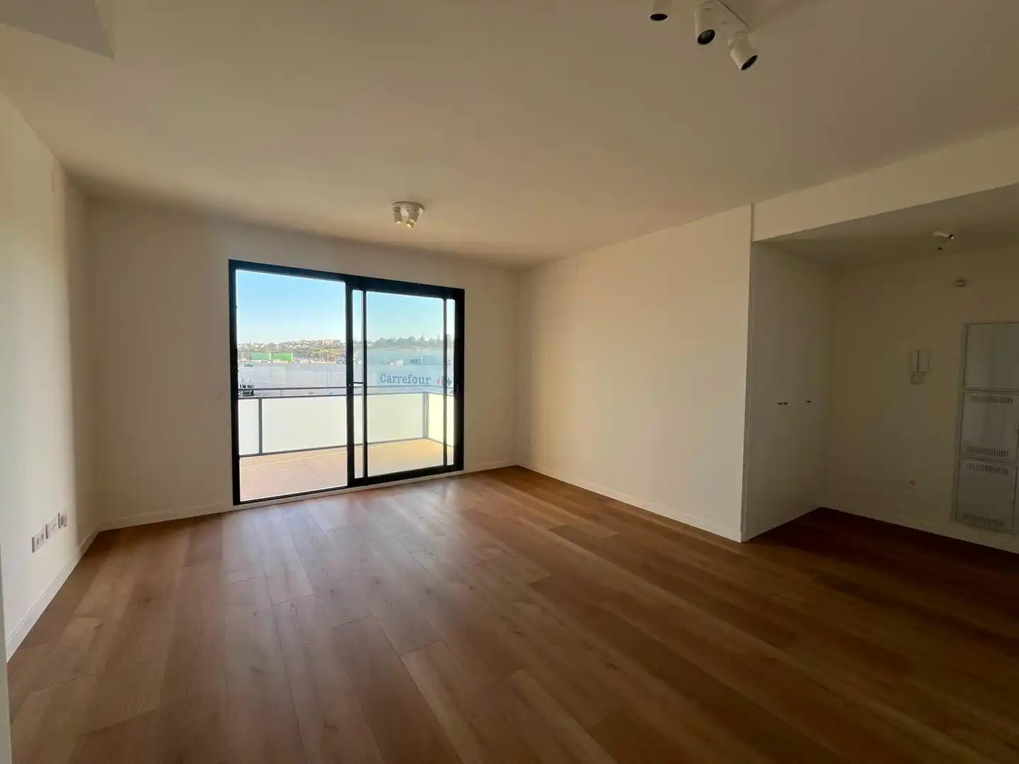 Wohnzimmer von Dachboden zur Miete in Camas mit Klimaanlage, Heizung und Privatgarten