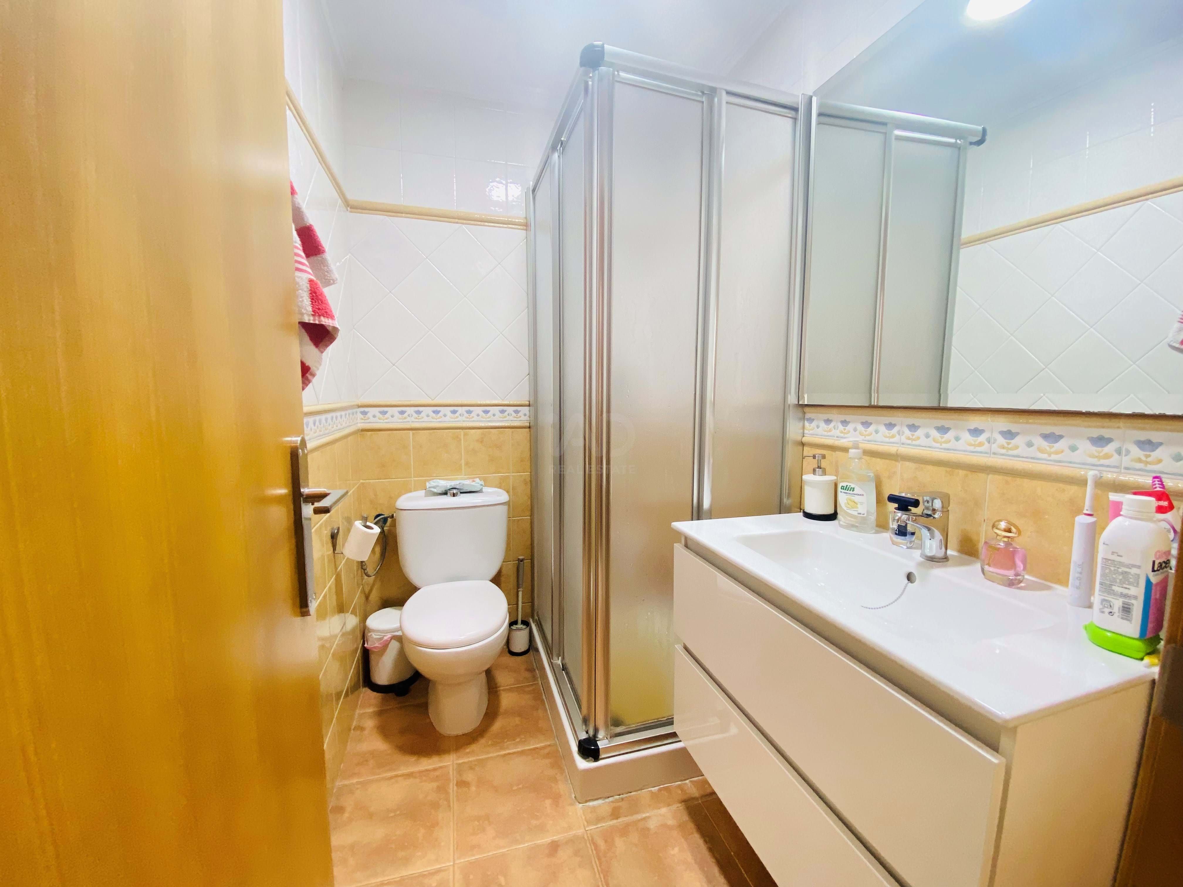 Bathroom of House or chalet for sale in Barbate  with Air Conditioner and Terrace