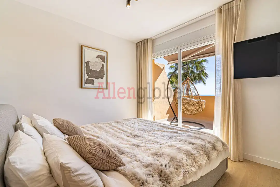 Habitación de Casa adosada en venta en Estepona con Aire acondicionado, Calefacción y Jardín privado